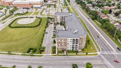 Condo Apartment in Milton