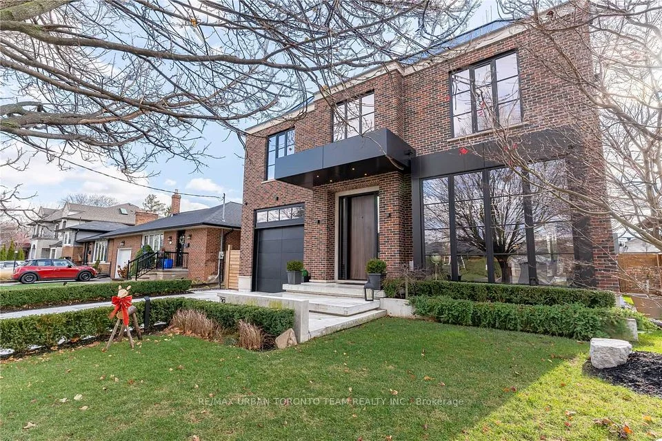 39 Cardigan Road, Toronto W07, ON M8Z 2W1