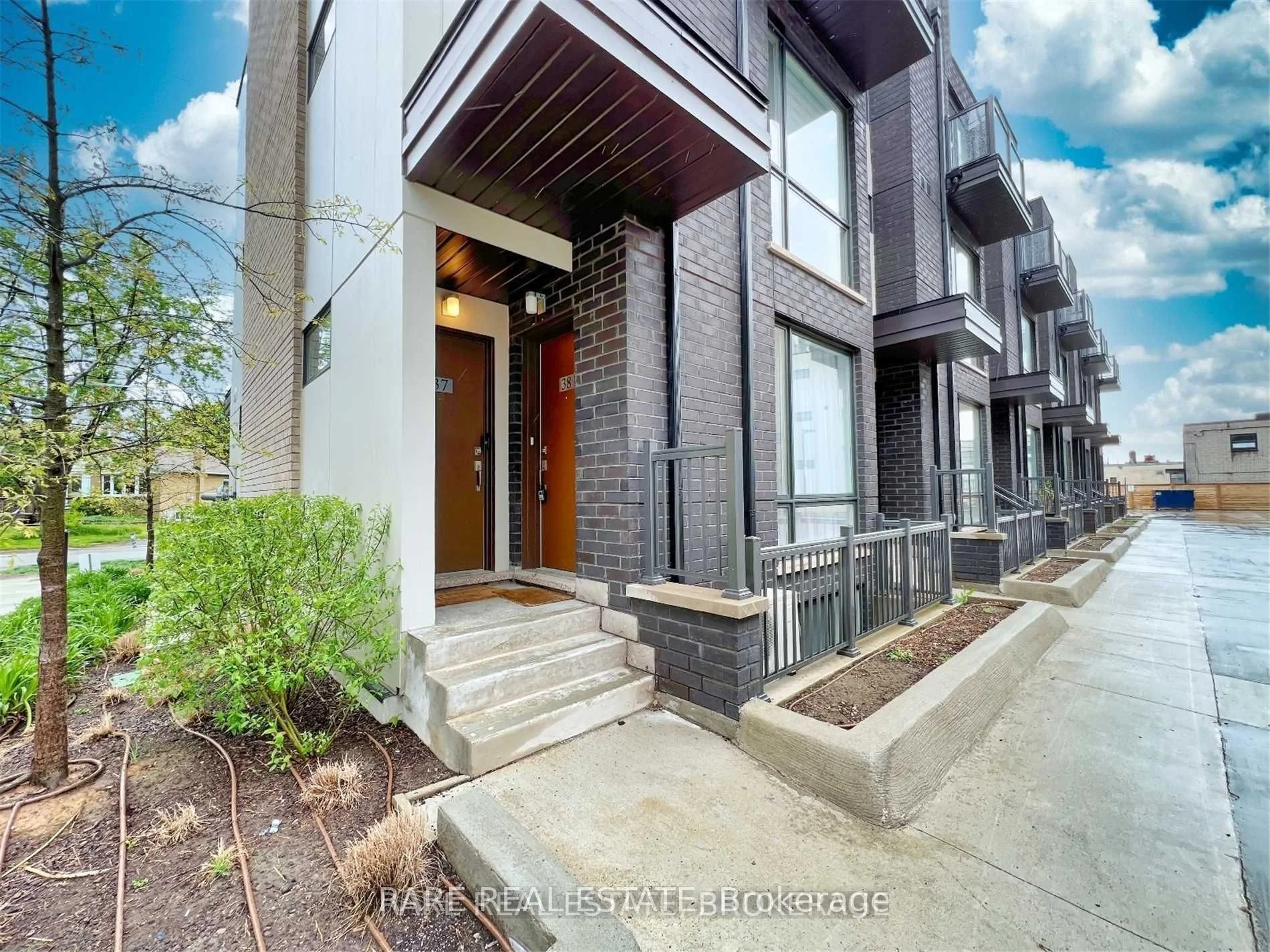 26 Fieldway Road 38, Toronto W08, ON M8Z 0E3