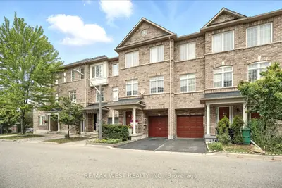 Att/Row/Townhouse in Mississauga