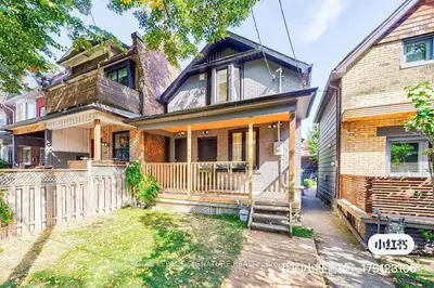 Triplex in Toronto