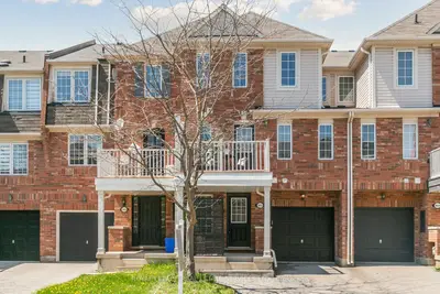Att/Row/Townhouse in Oakville