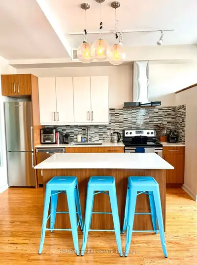 Att/Row/Townhouse in Toronto