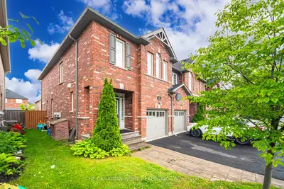Att/Row/Townhouse in Milton