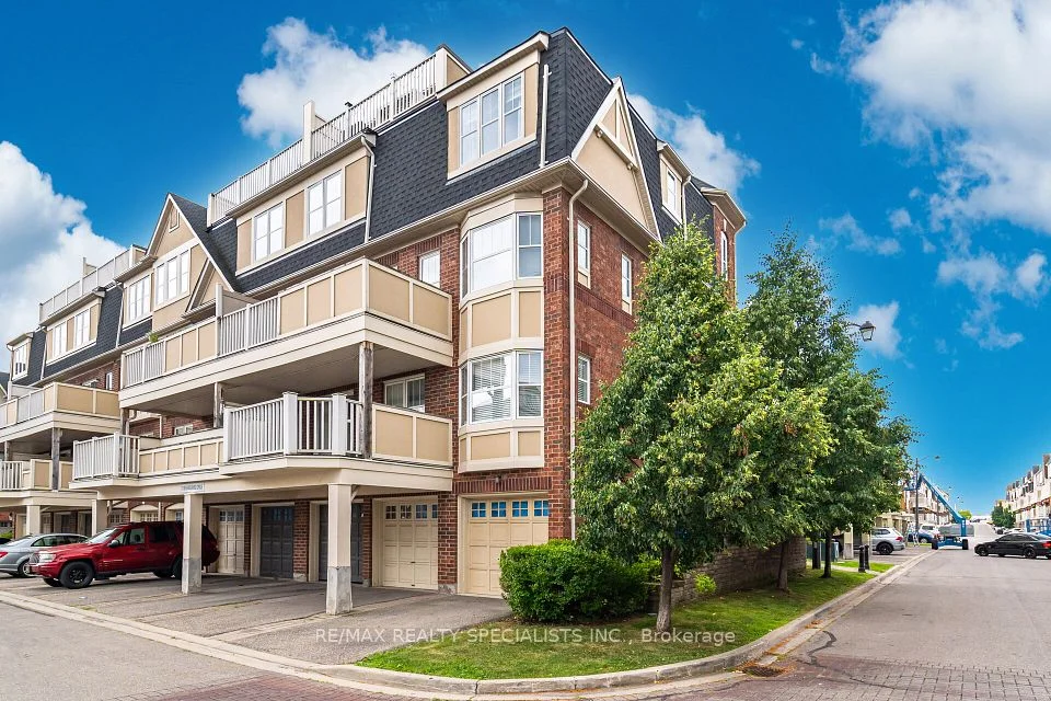 710 Neighbourhood Circle 4, Mississauga, ON L5B 0B4