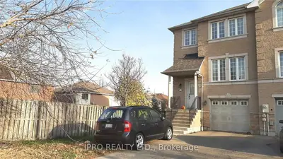 Att/Row/Townhouse in Mississauga