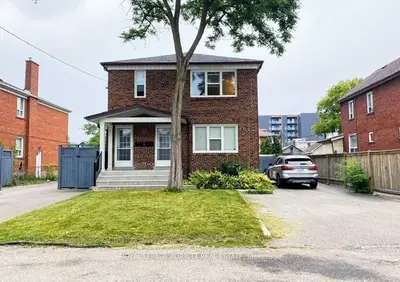 Triplex in Toronto