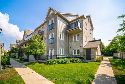 Condo Townhouse in Mississauga