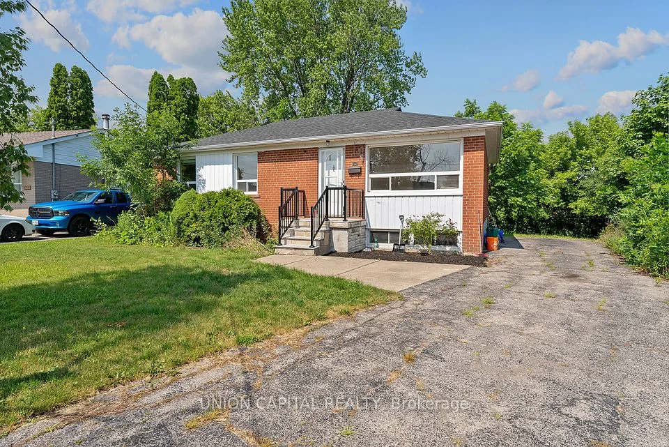 379 Tamarack Circle, Oakville, ON L6K 2N1