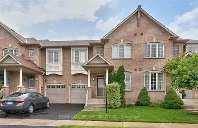 Att/Row/Townhouse in Oakville