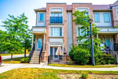 Condo Townhouse in Mississauga