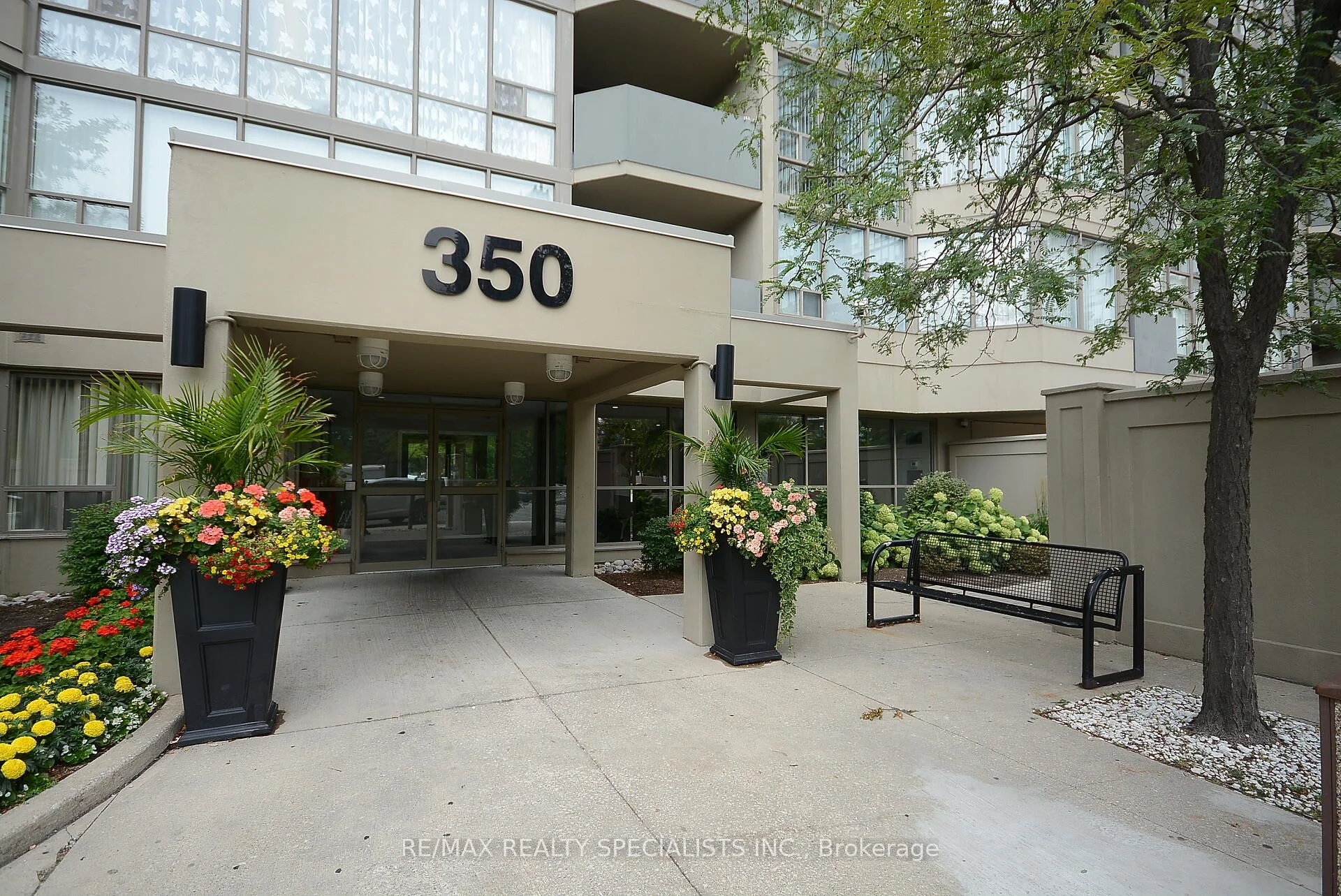 350 Rathburn Road W 610, Mississauga, ON L5B 3Y2
