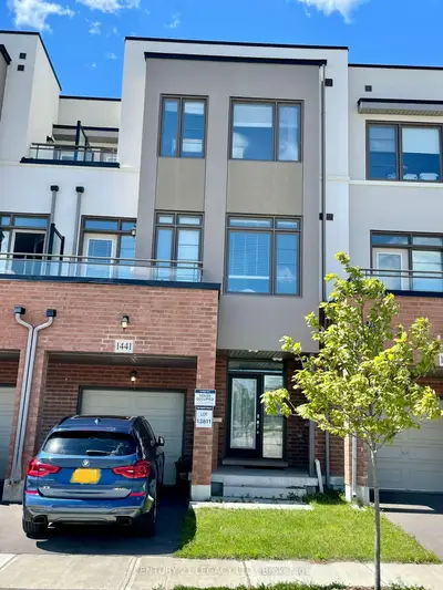 Att/Row/Townhouse in Milton