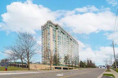 Condo Apartment in Milton