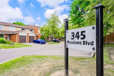 Condo Townhouse in Mississauga