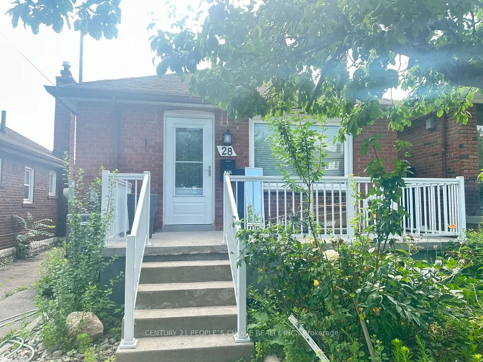 28 Montcalm Avenue, Toronto W04, ON M6E 4N6
