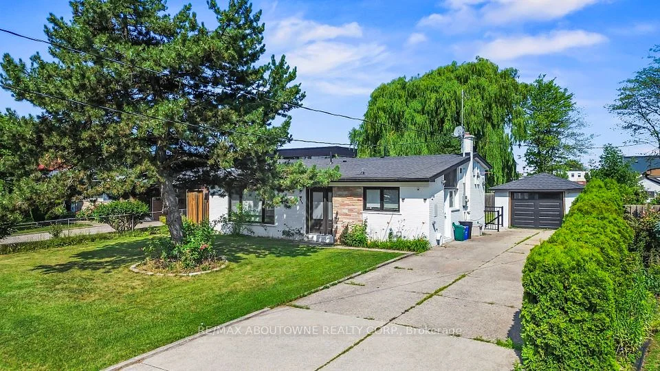 523 Pinegrove Road Upper, Oakville, ON L6K 2C2