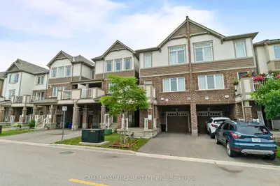 Att/Row/Townhouse in Milton