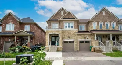 Att/Row/Townhouse in Brampton