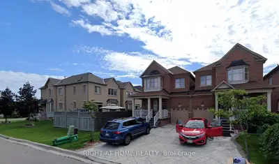 Semi-Detached in Mississauga