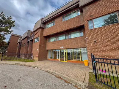 Condo Townhouse in Mississauga