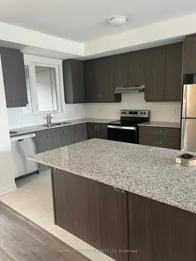 Att/Row/Townhouse in Brampton