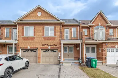 Att/Row/Townhouse in Mississauga
