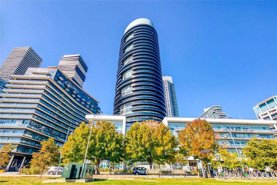 80 Marine Parade Drive 422, Toronto W06, ON M8V 4G1