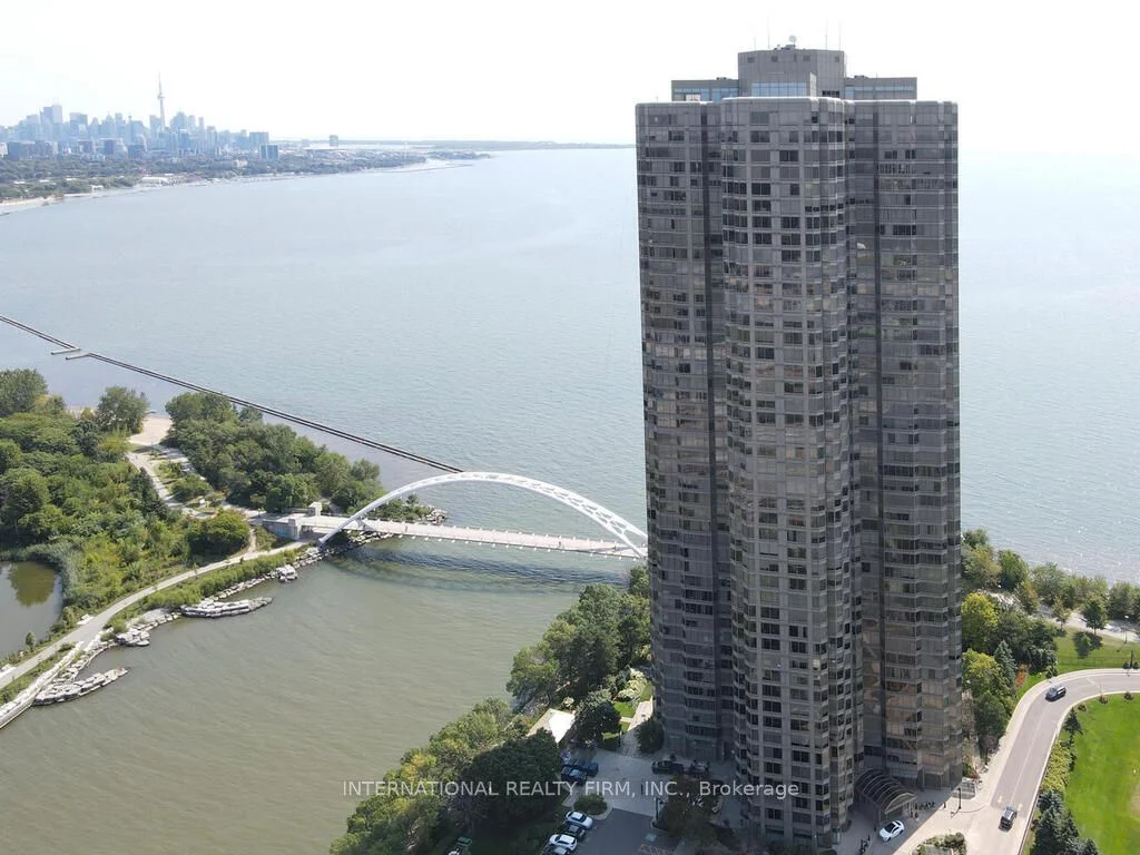 1 Palace Pier Court 3309, Toronto W06, ON M8V 3W9