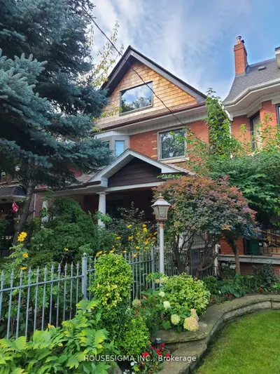 Triplex in Toronto
