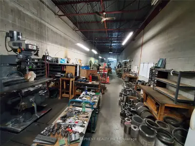 6810 Kitimat Road 3, Mississauga, ON L5N 5M2