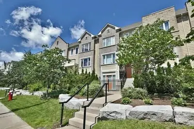 Condo Townhouse in Mississauga