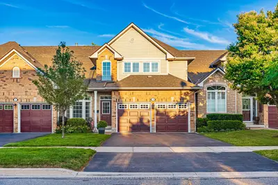 Condo Townhouse in Burlington