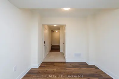 Att/Row/Townhouse in Oakville