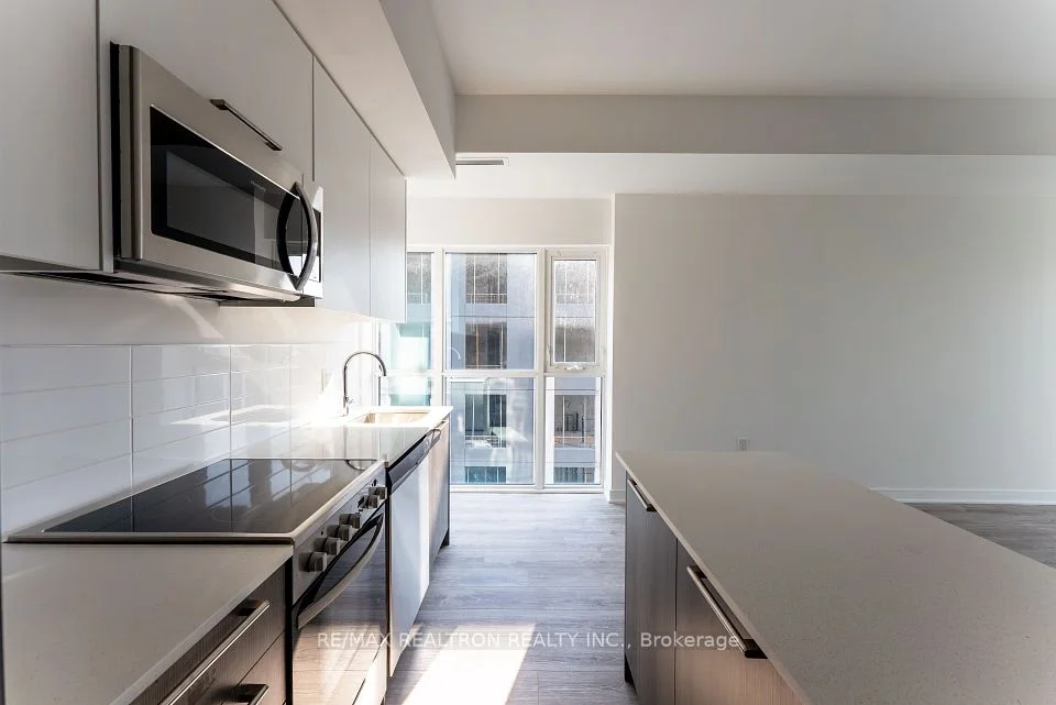 25 Neighbourhood Lane 714, Toronto W07, ON M8Y 0C4