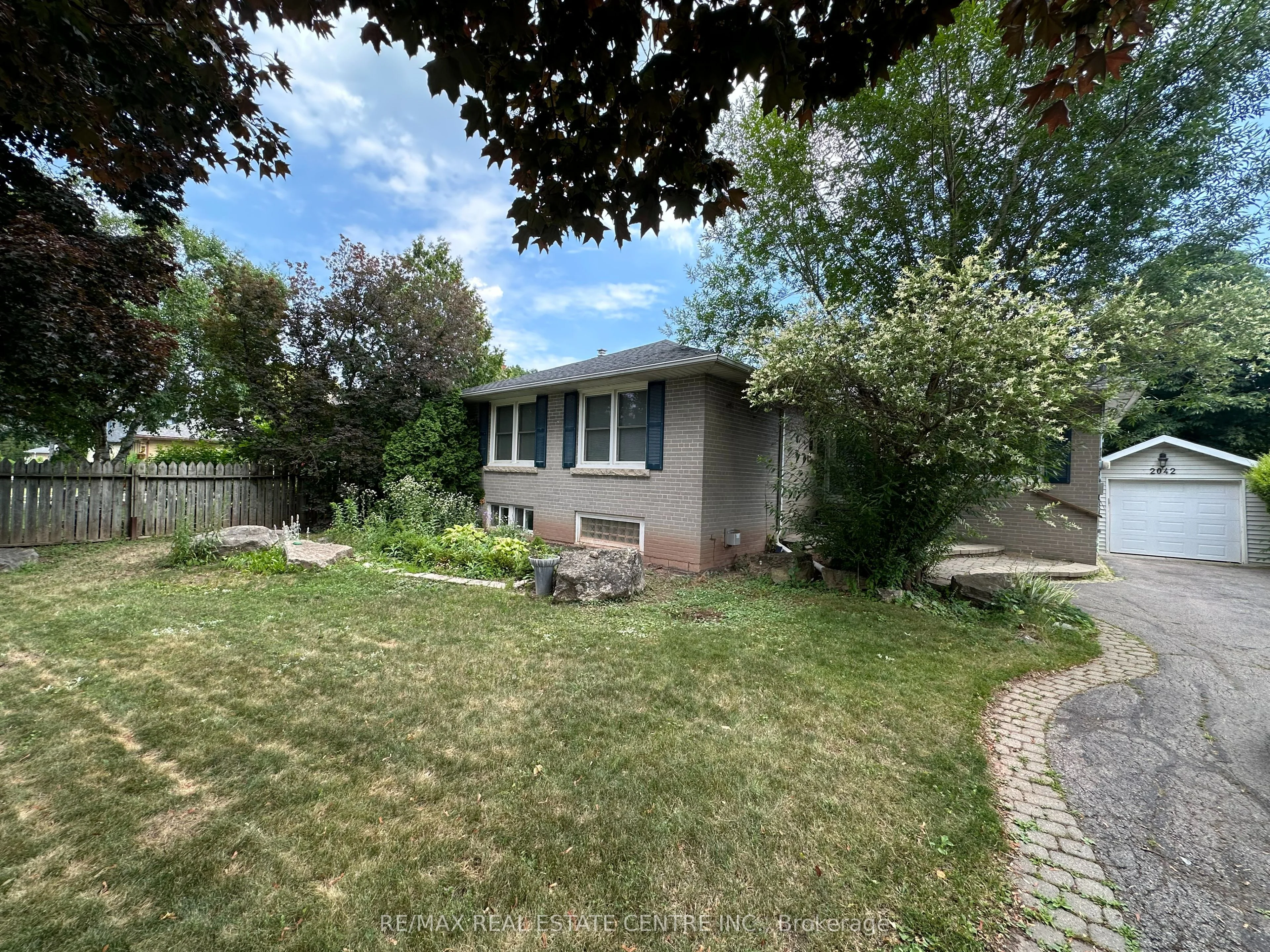 2042 Hixon Street, Oakville, ON L6L 1S6