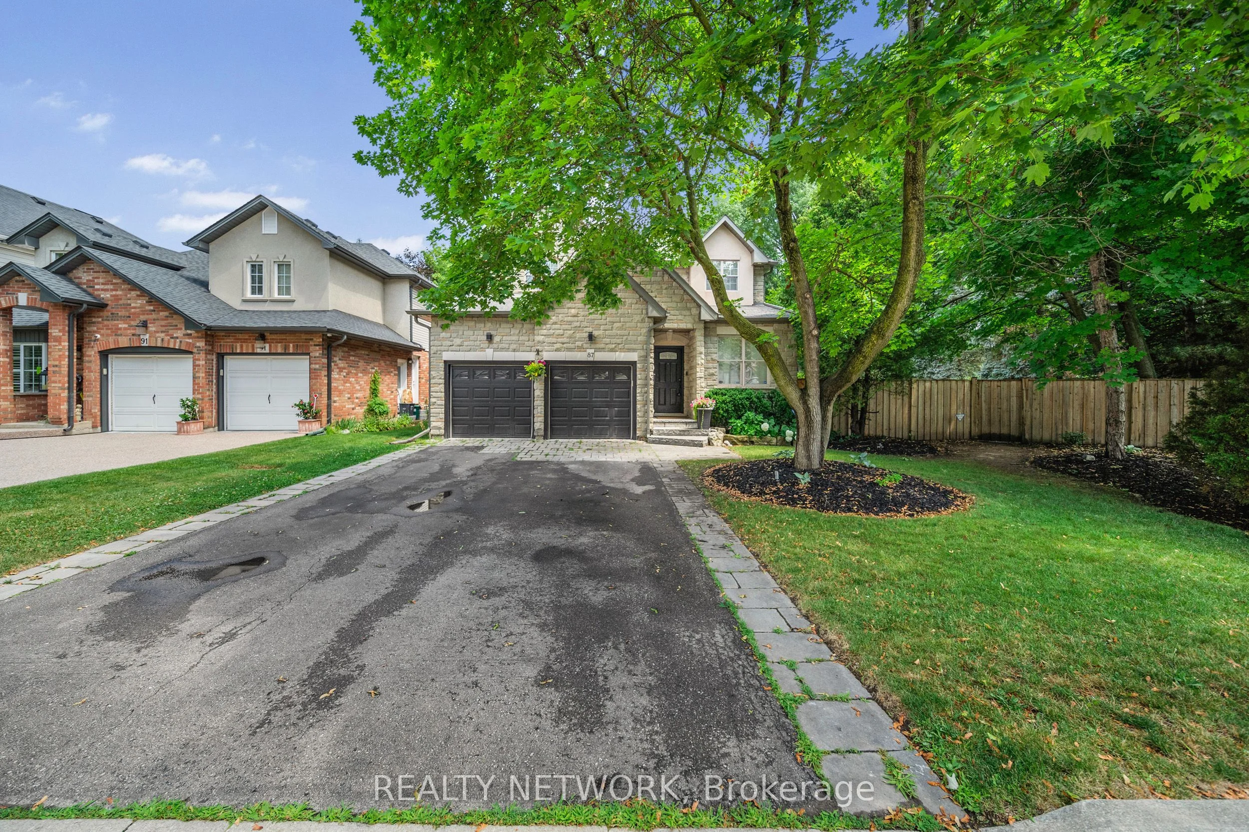 87 Mississaga Street, Oakville, ON L6L 3A5