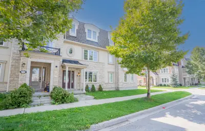 Att/Row/Townhouse in Oakville