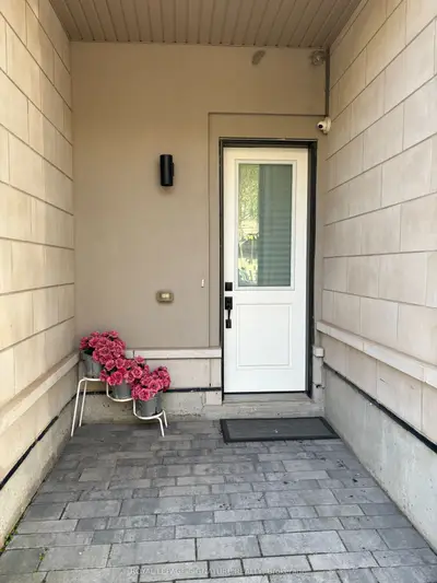 Att/Row/Townhouse in Oakville