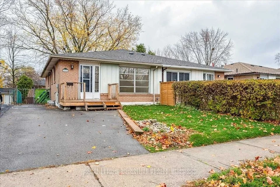 2438 Padstow Crescent, Mississauga, ON L5J 2G4