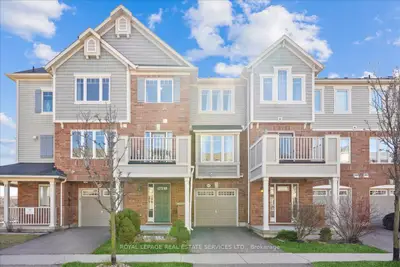 Att/Row/Townhouse in Milton