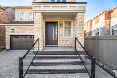 Detached in Oakville
