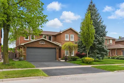 Detached in Oakville