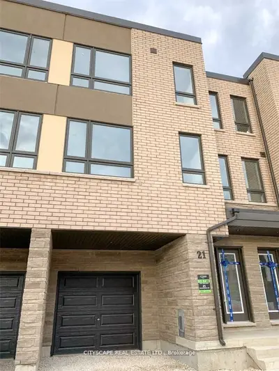 Att/Row/Townhouse in Toronto