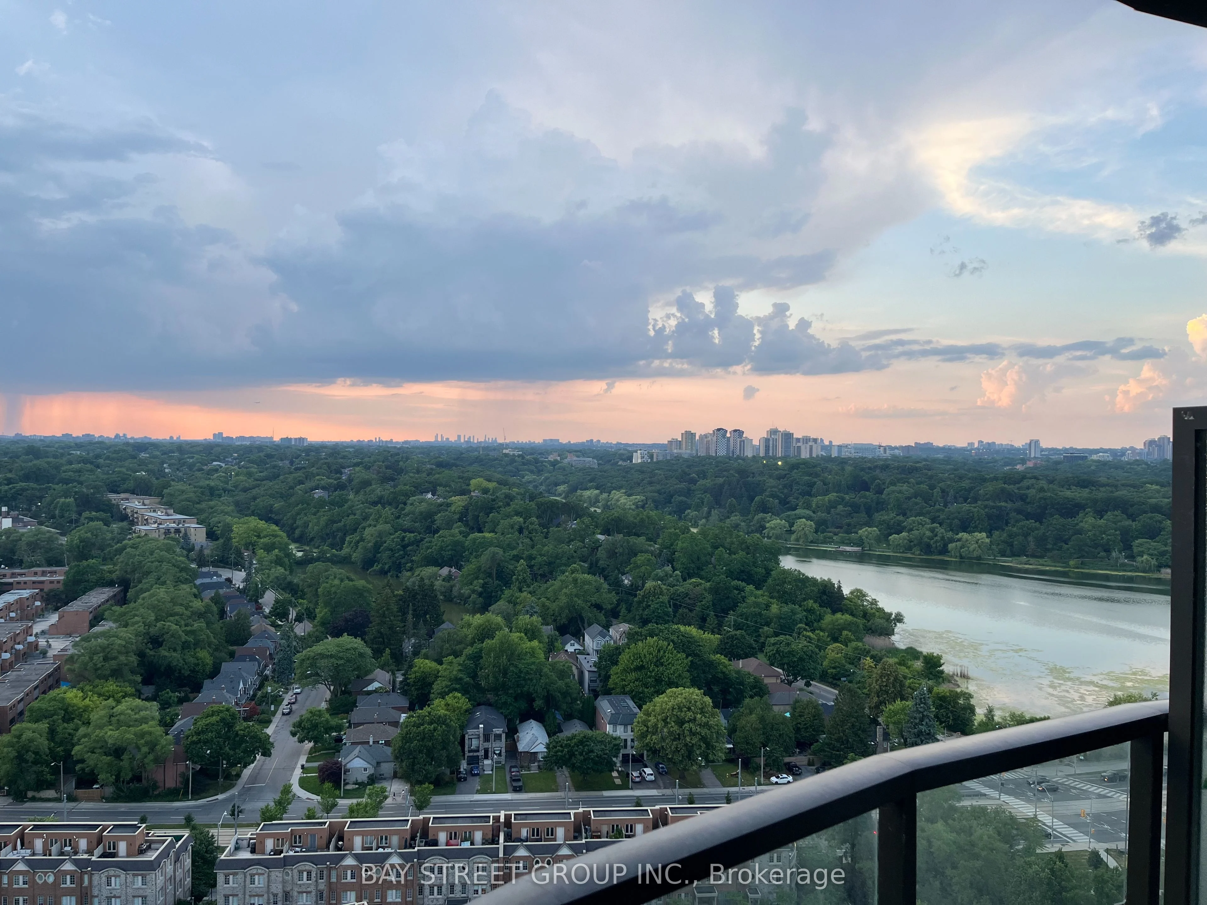 1926 Lake Shore Blvd W. Boulevard 2717, Toronto W01, ON M6S 0B1
