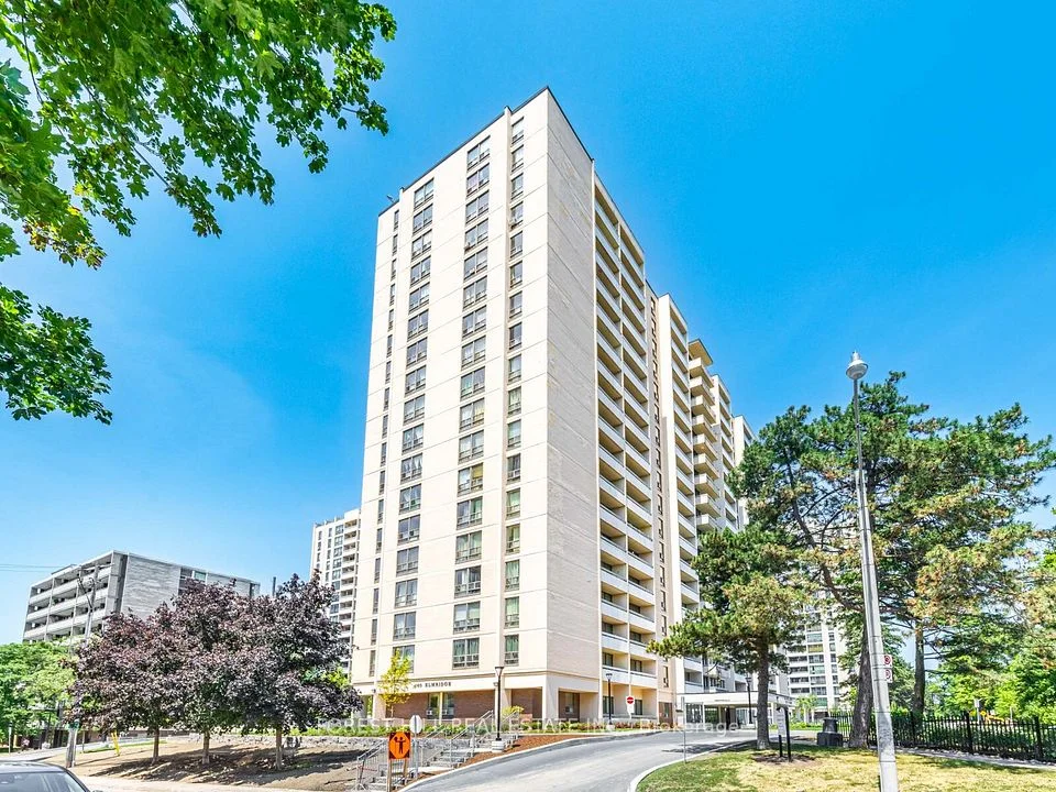 140 Elm Ridge Drive 1821, Toronto W04, ON M6B 1B1