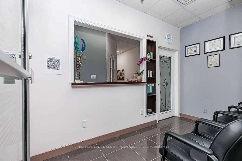 1550 N South Gateway Road N 213, Mississauga, ON L4W 5G6