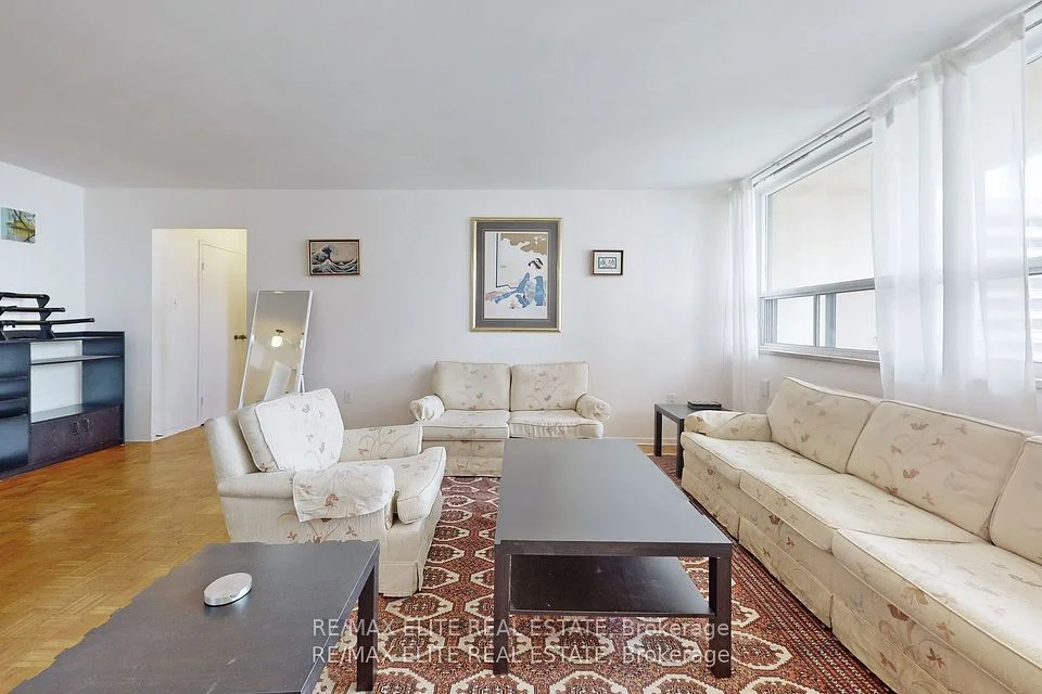 360 Ridelle Avenue 1407, Toronto W04, ON M6B 4B4
