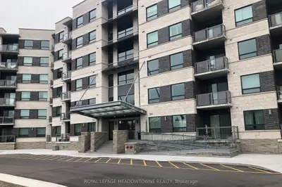 Condo Apartment in Milton