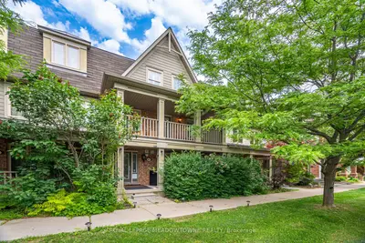 Att/Row/Townhouse in Milton